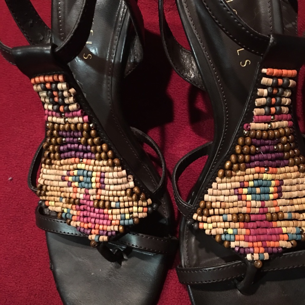 Shoes 👠 only worn twice. 🌸 🌺 🌹